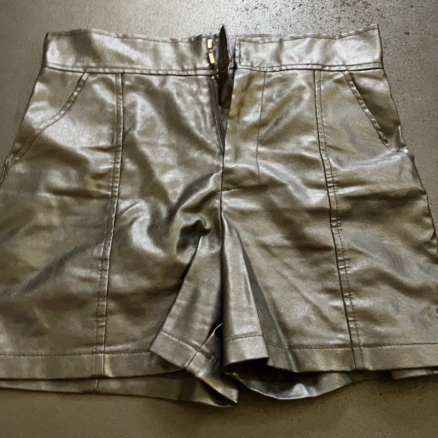 グレイル フェイクレザー ショートパンツ 黒 L