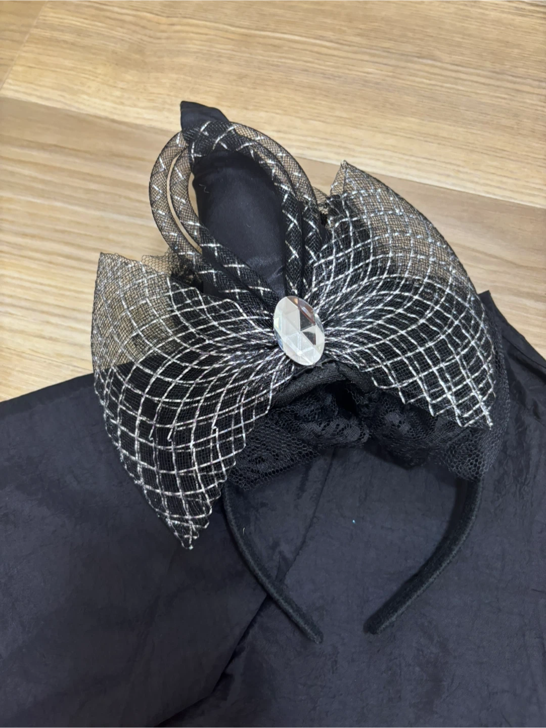 新品未使用！H&Mキッズ黒ワンピース &カチューシャ付きの写真2枚目