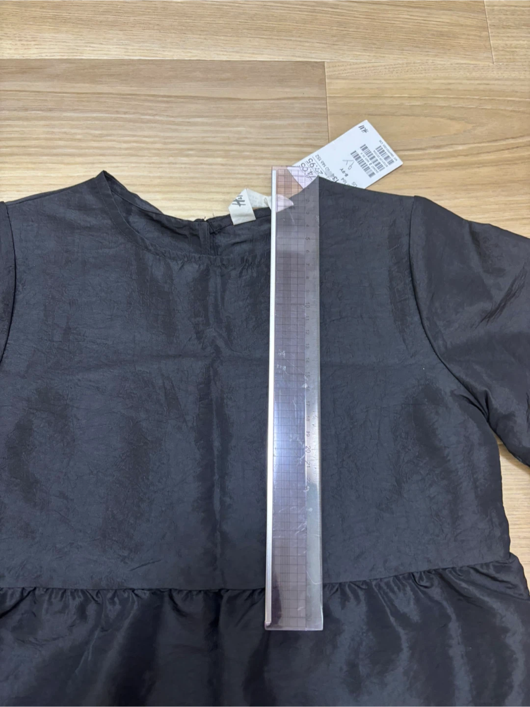 新品未使用！H&Mキッズ黒ワンピース &カチューシャ付きの写真5枚目