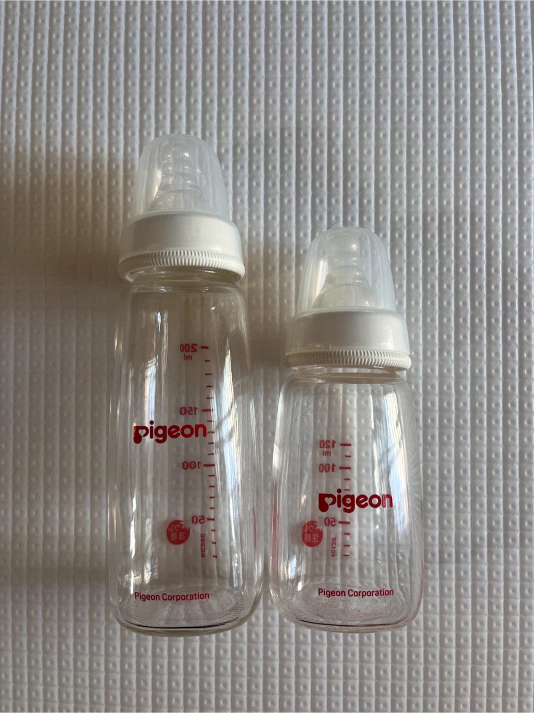 ピジョン　スリムタイプ　哺乳びん（耐熱ガラス製・シリコーンゴム製乳首付）　200ml、120ml
