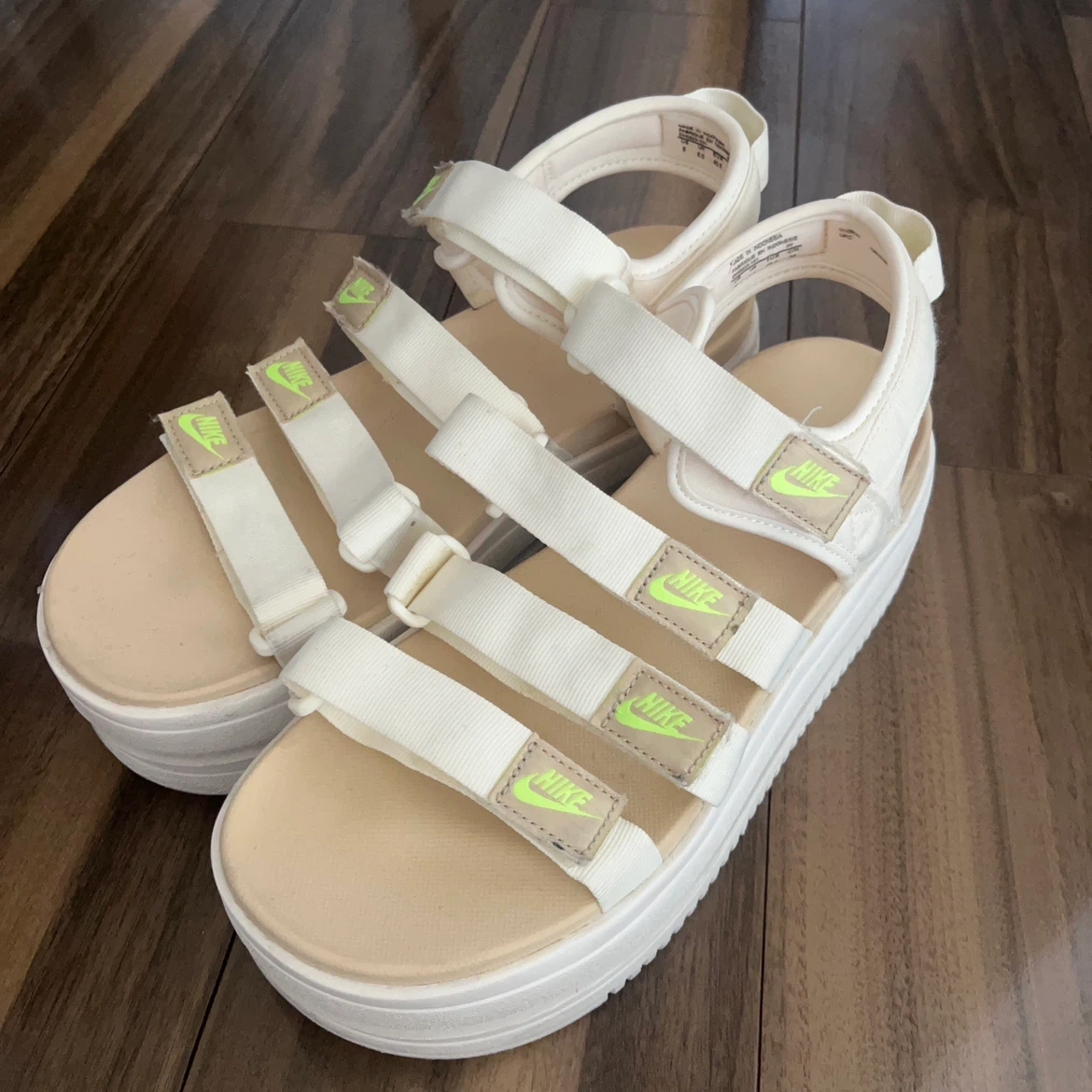 ナイキ サンダル 26cm アイボリー 厚底