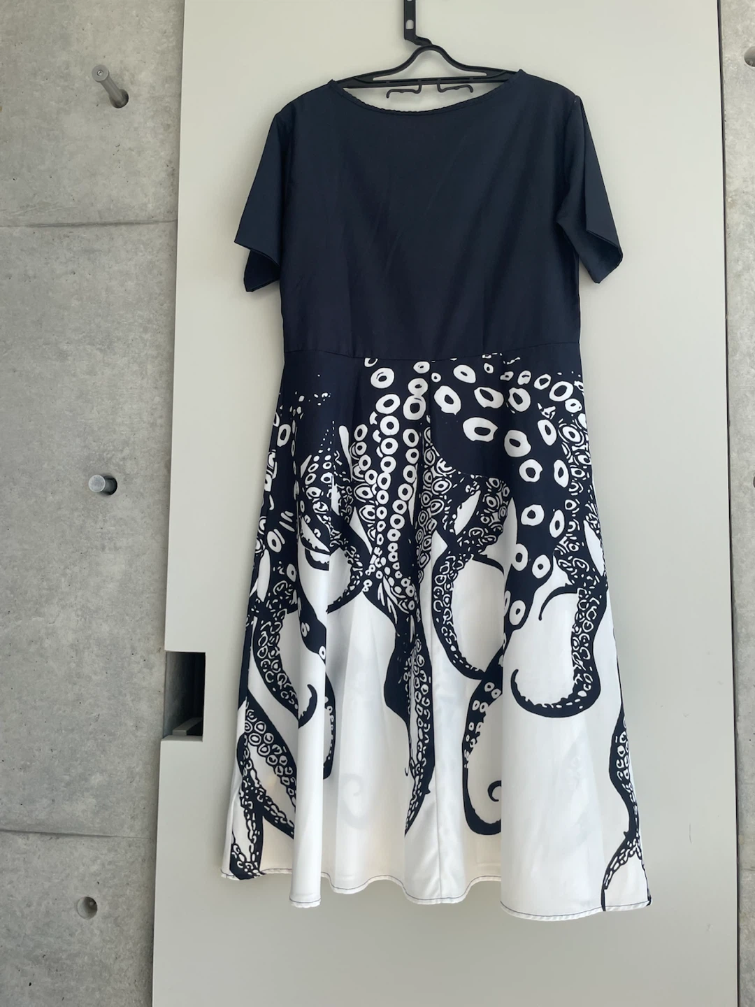 ユニークなプリントワンピース。新品。ブランド不明。の写真2枚目