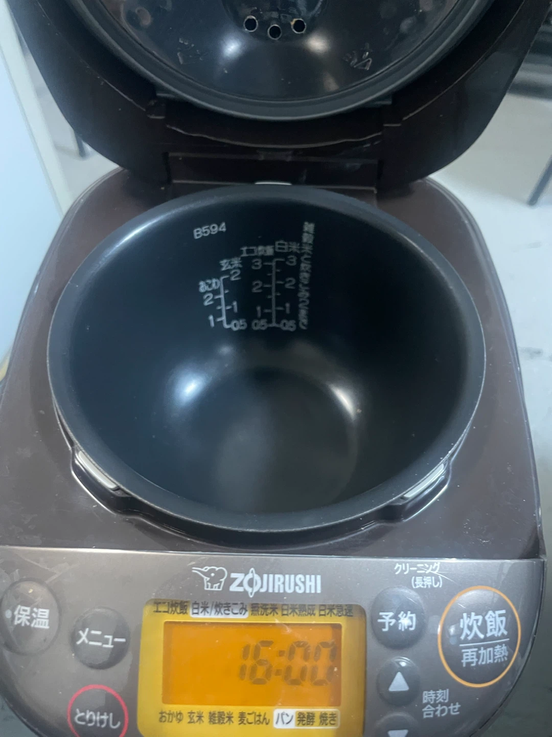 象印炊飯器3合炊き　中古の写真2枚目