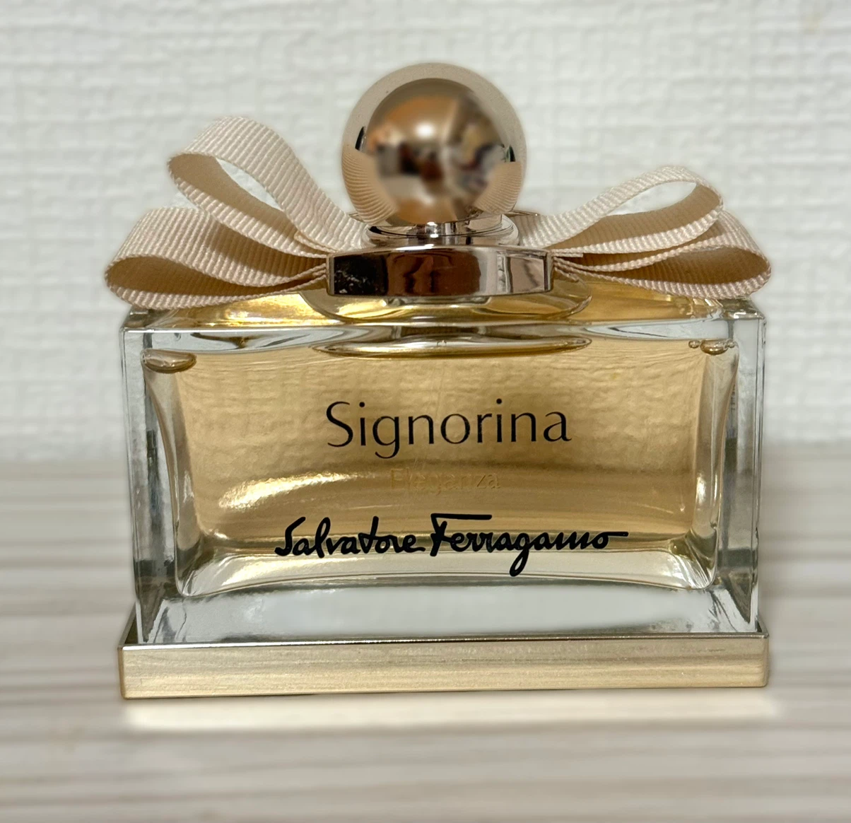 新品未使用　FERRAGAMOシニョリーナ エレガンツァ オーデパルファム 100ml 香水