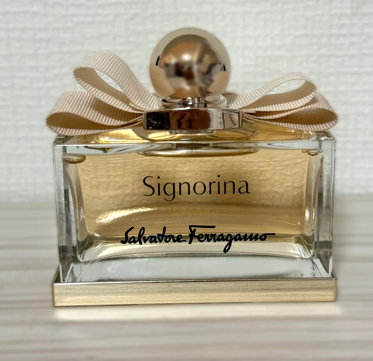 新品未使用 FERRAGAMOシニョリーナ エレガンツァ オーデパルファム 100ml 香水
