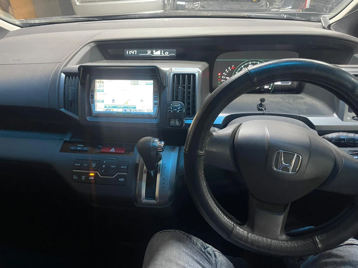 ホンダ ステップワゴン グレーの写真5枚目