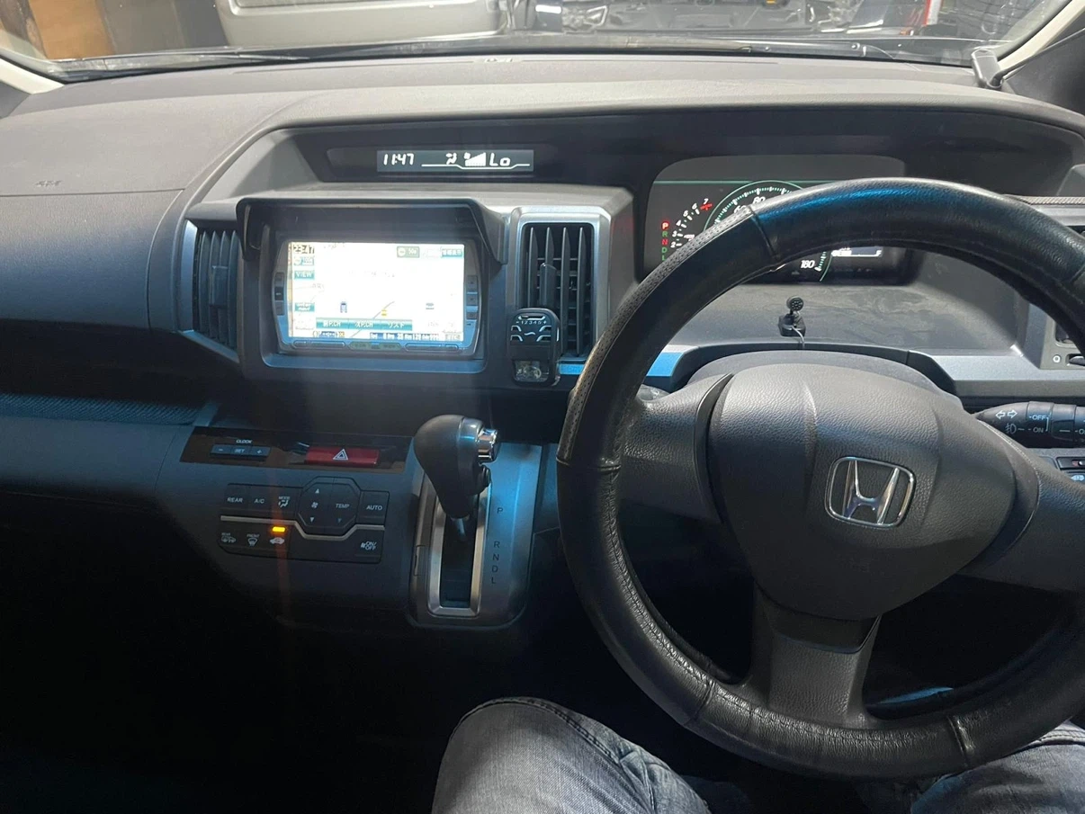 ホンダ ステップワゴン グレーの写真5枚目