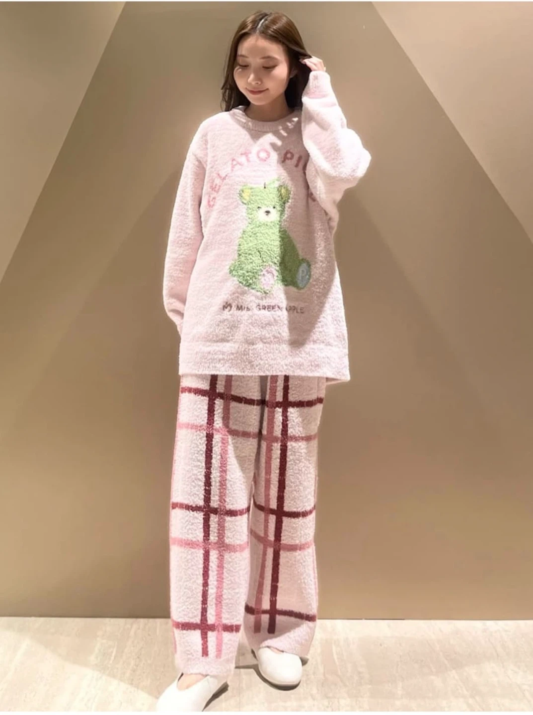 【Mrs. GREEN APPLE】【ユニセックス】パウダージャガードプルオーバー&ベビモコチェックロングパンツセット ②の写真3枚目