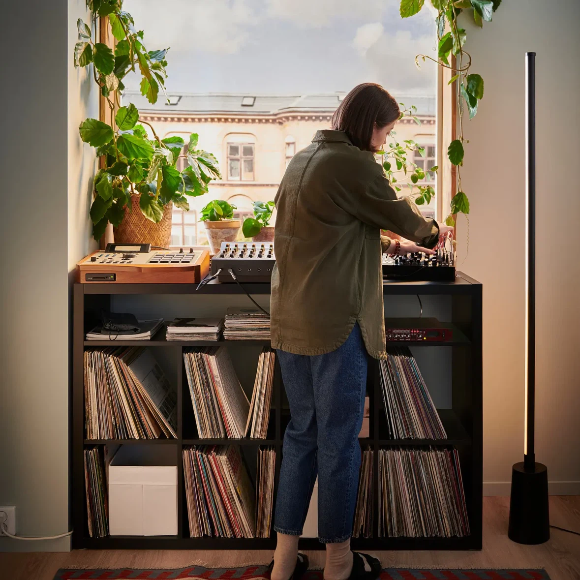 IKEA OBEGRÄNSAD オーベグレンサッド LEDフロアランプ（ブラック）の写真2枚目