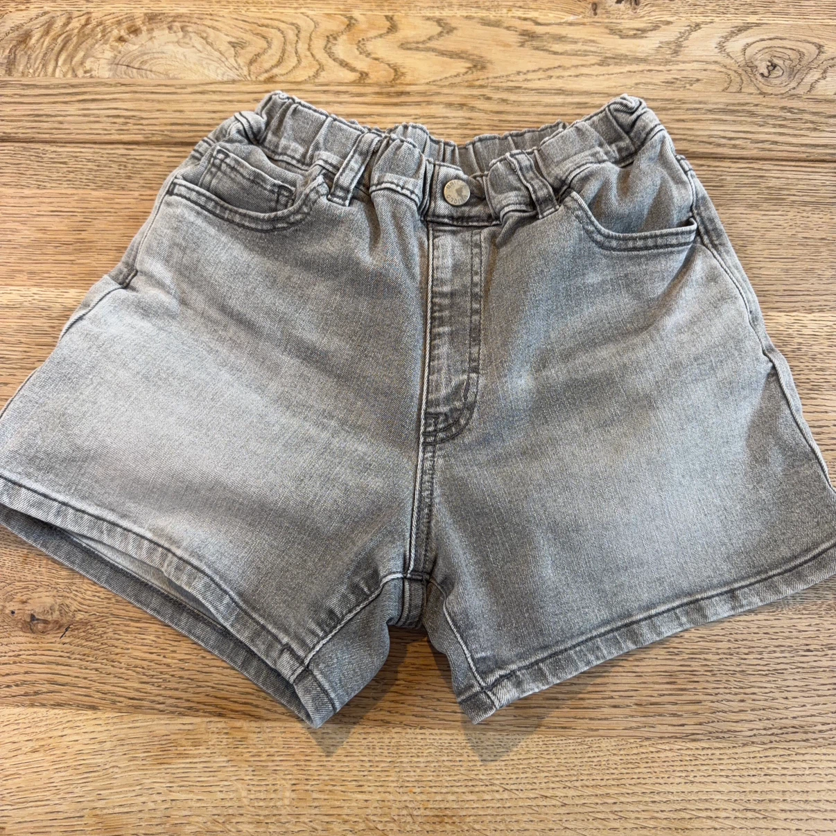 ユニクロ キッズ デニムショートパンツ グレー 130cm