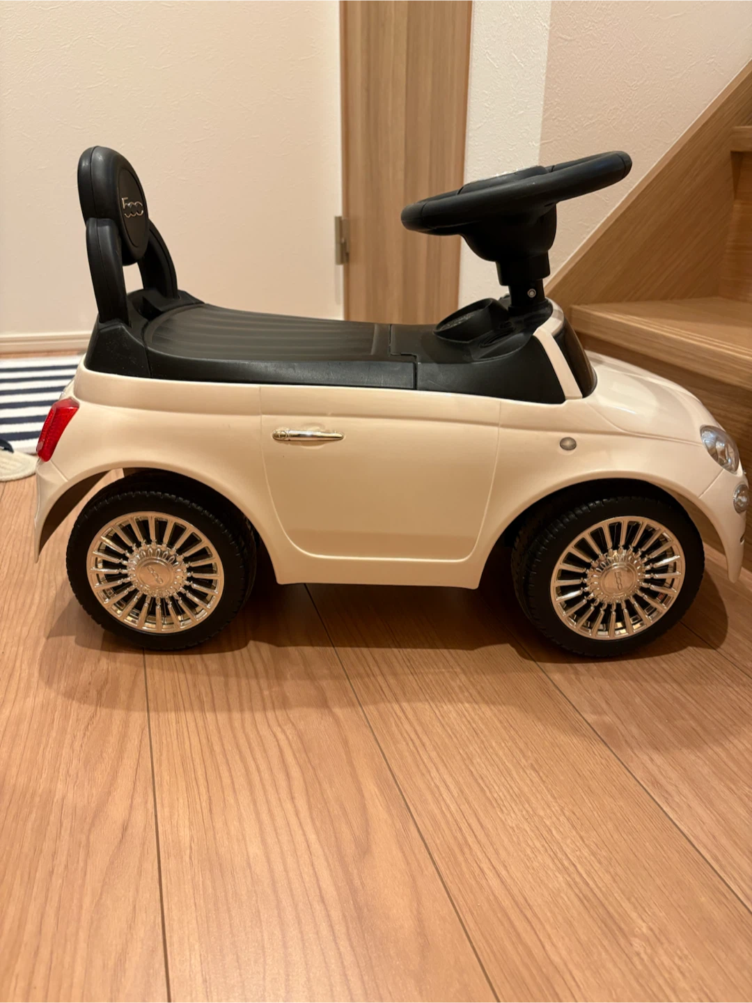 FIAT 500 フィアット｜足けり乗用玩の写真2枚目