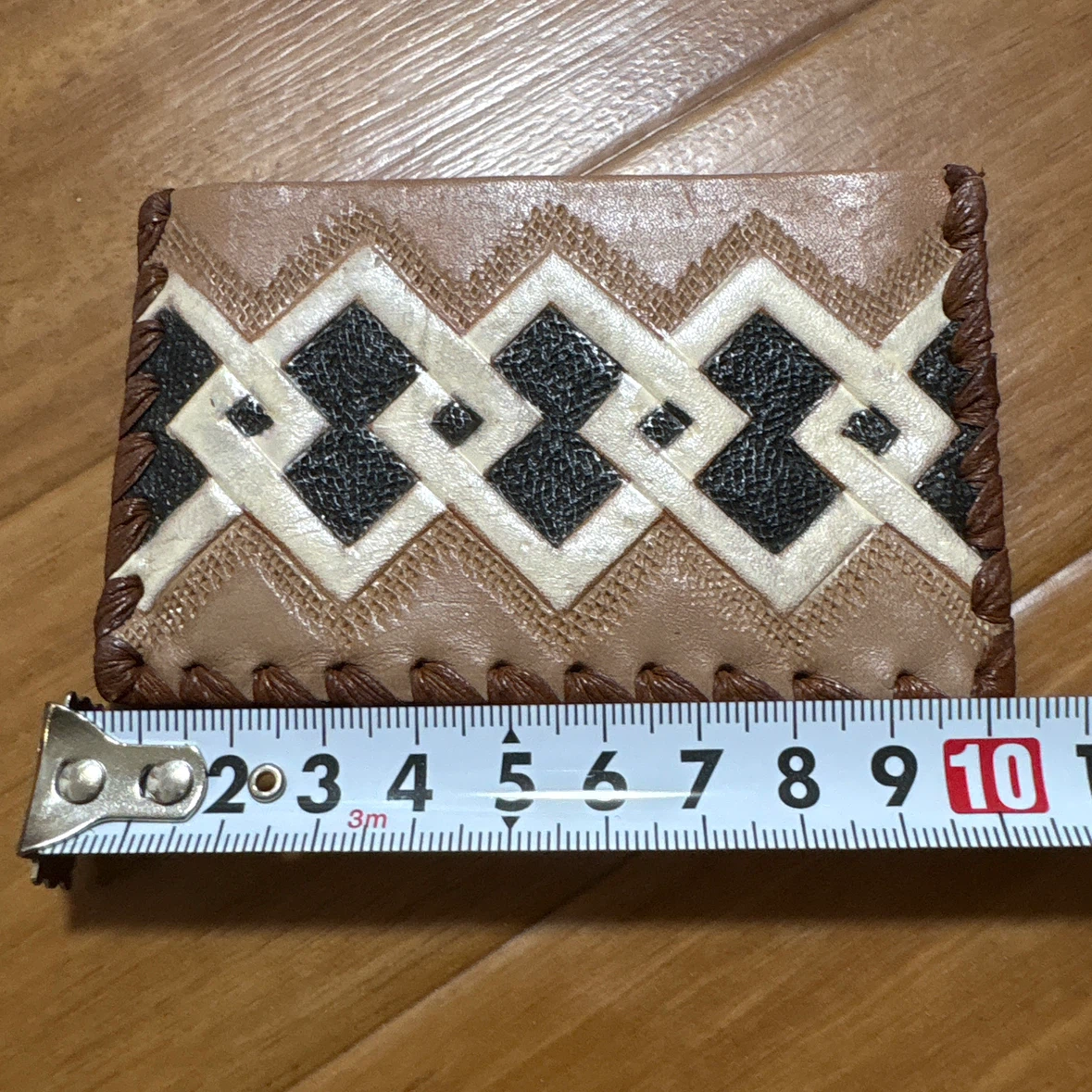 レザー調 カードケース 幾何学模様の写真3枚目