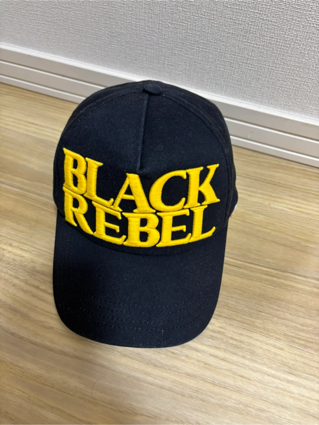 (美品)ブラックレベル キャップ 黒 イエローの写真2枚目