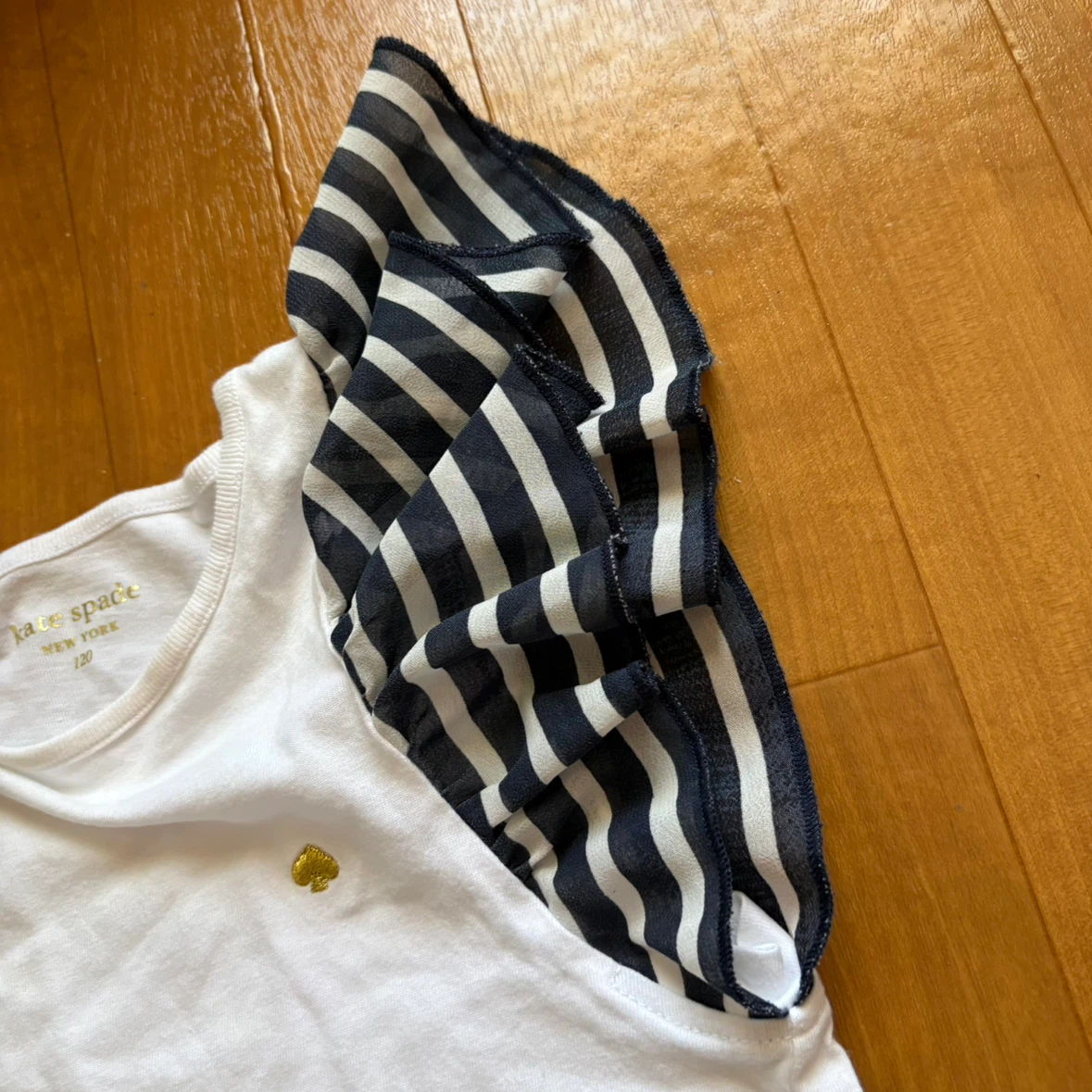 kate spade ケイトスペード 袖フリル ボーダー Tシャツ ホワイト　120の写真3枚目