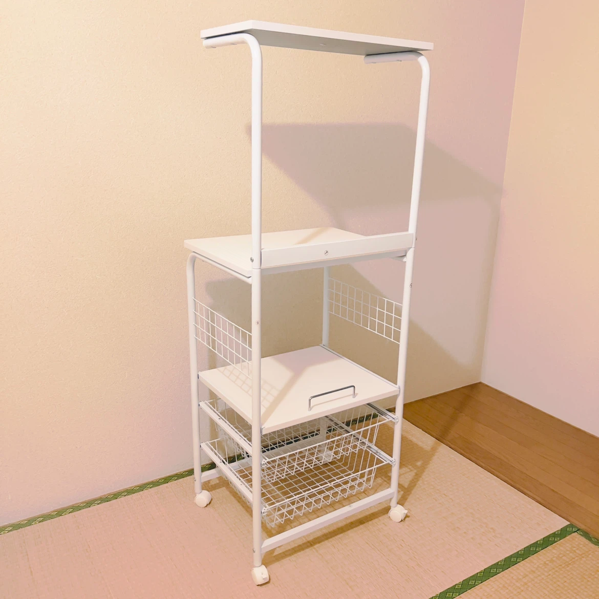 【美品】キッチンラック レンジ台 幅50㎝　スライドトレー付 ホワイトの写真2枚目