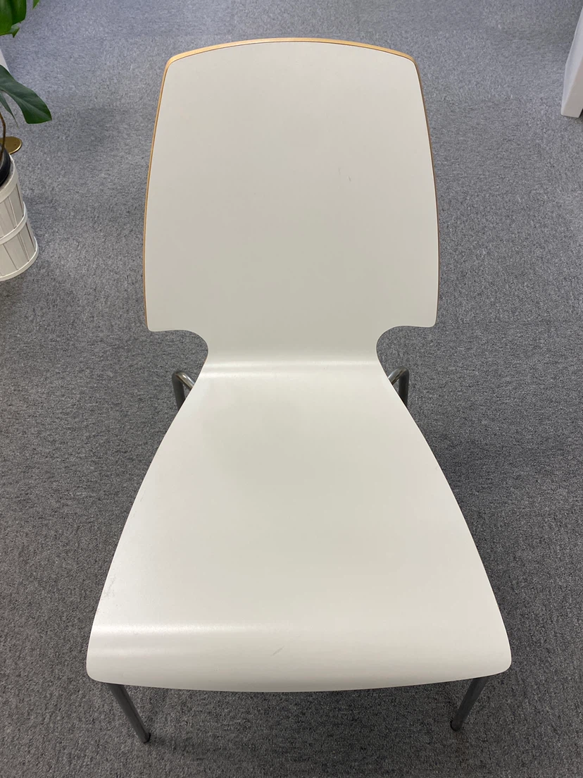 IKEA スタッキングチェア ホワイト　4脚セットの写真4枚目