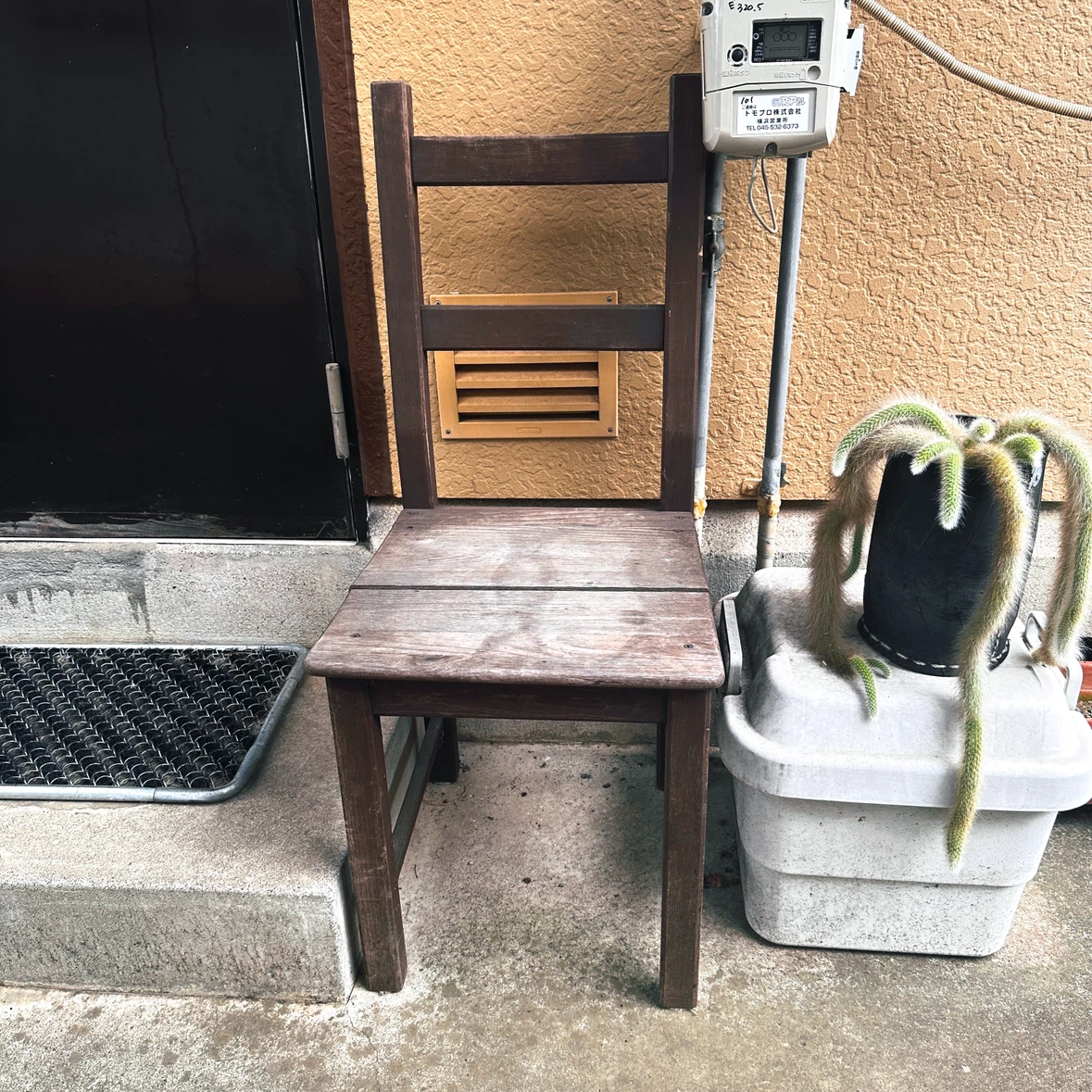 IKEA木製 シンプル チェア ブラウンの写真2枚目
