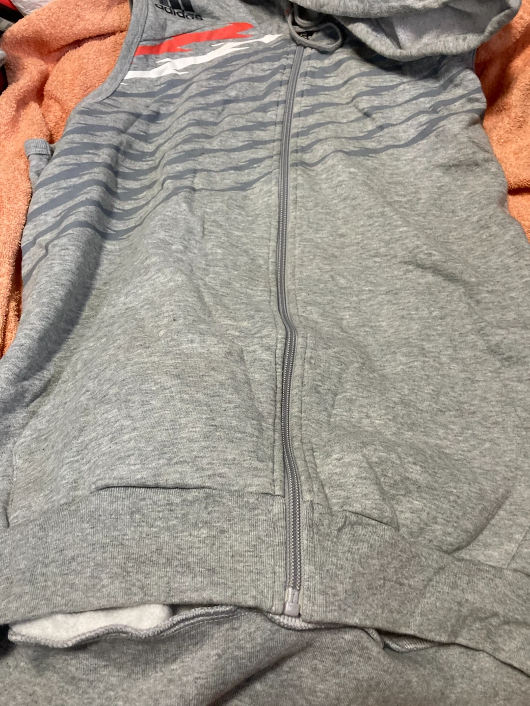 adidasノースリーブパーカー グレー上下の写真2枚目