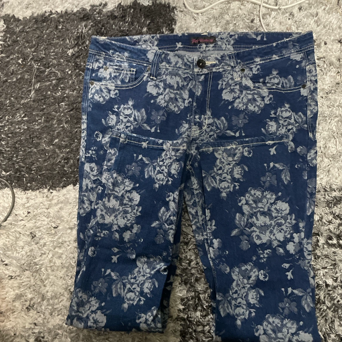 メルカセット 花柄 デニムパンツ ネイビーの写真2枚目