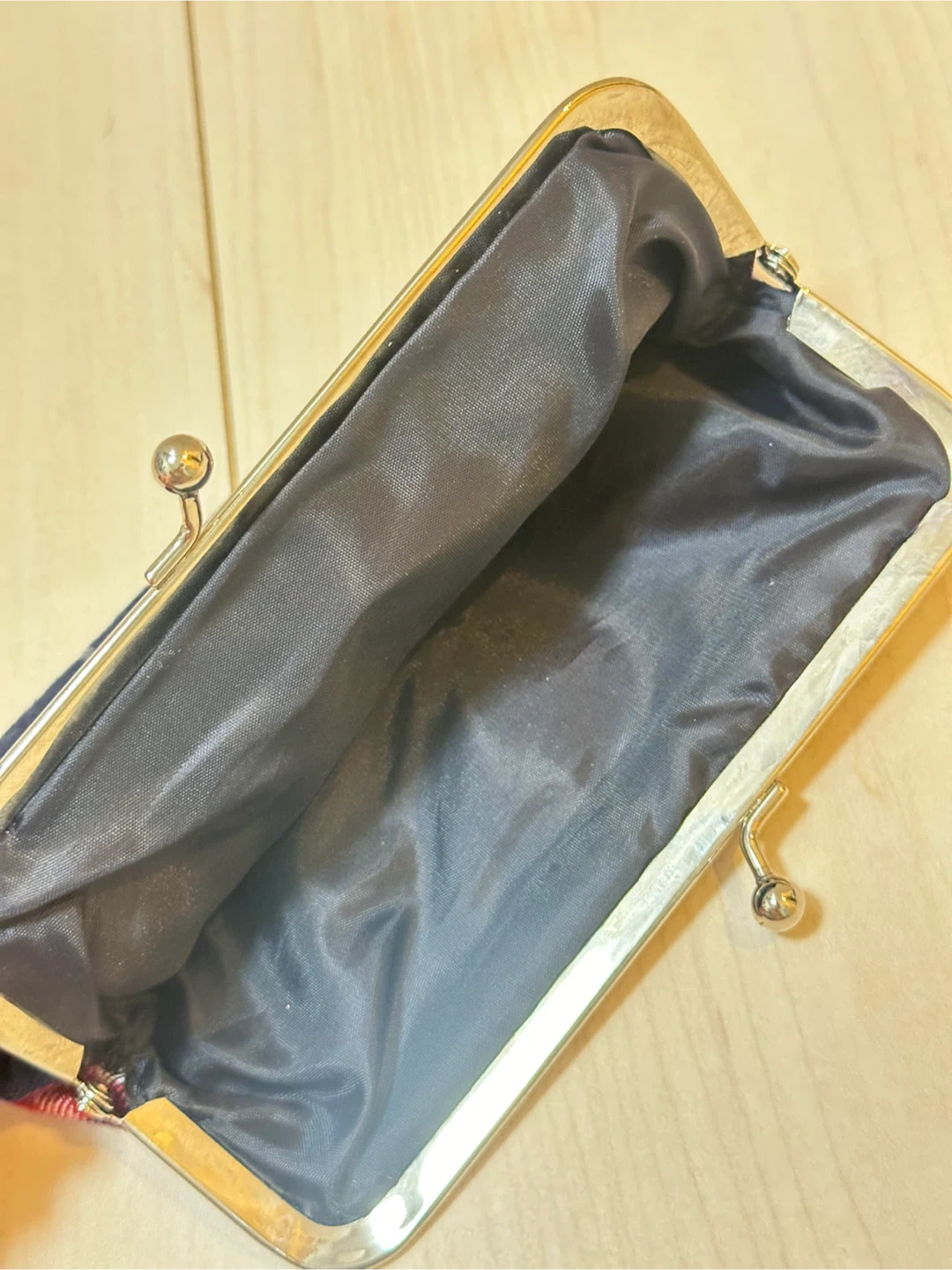 スプリング　ミッキーマウス　刺しゅうが豪華！横長がま口ポーチの写真6枚目