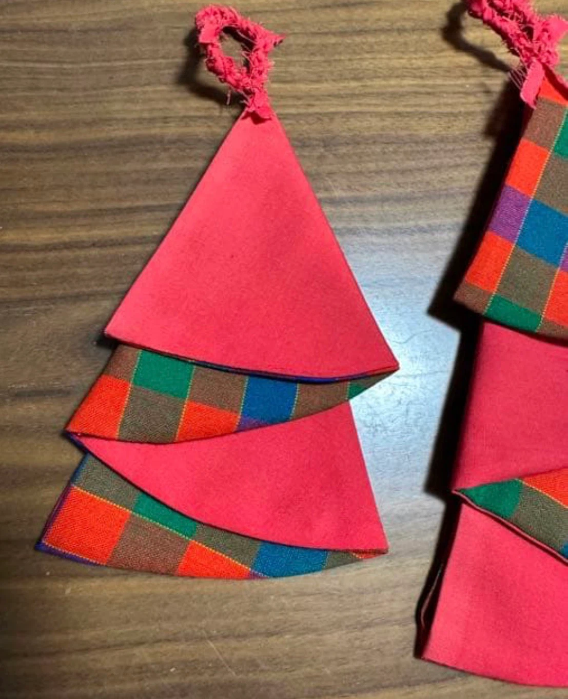 クリスマスツリー型オーナメント 3個セット　ハンドメイドの写真2枚目