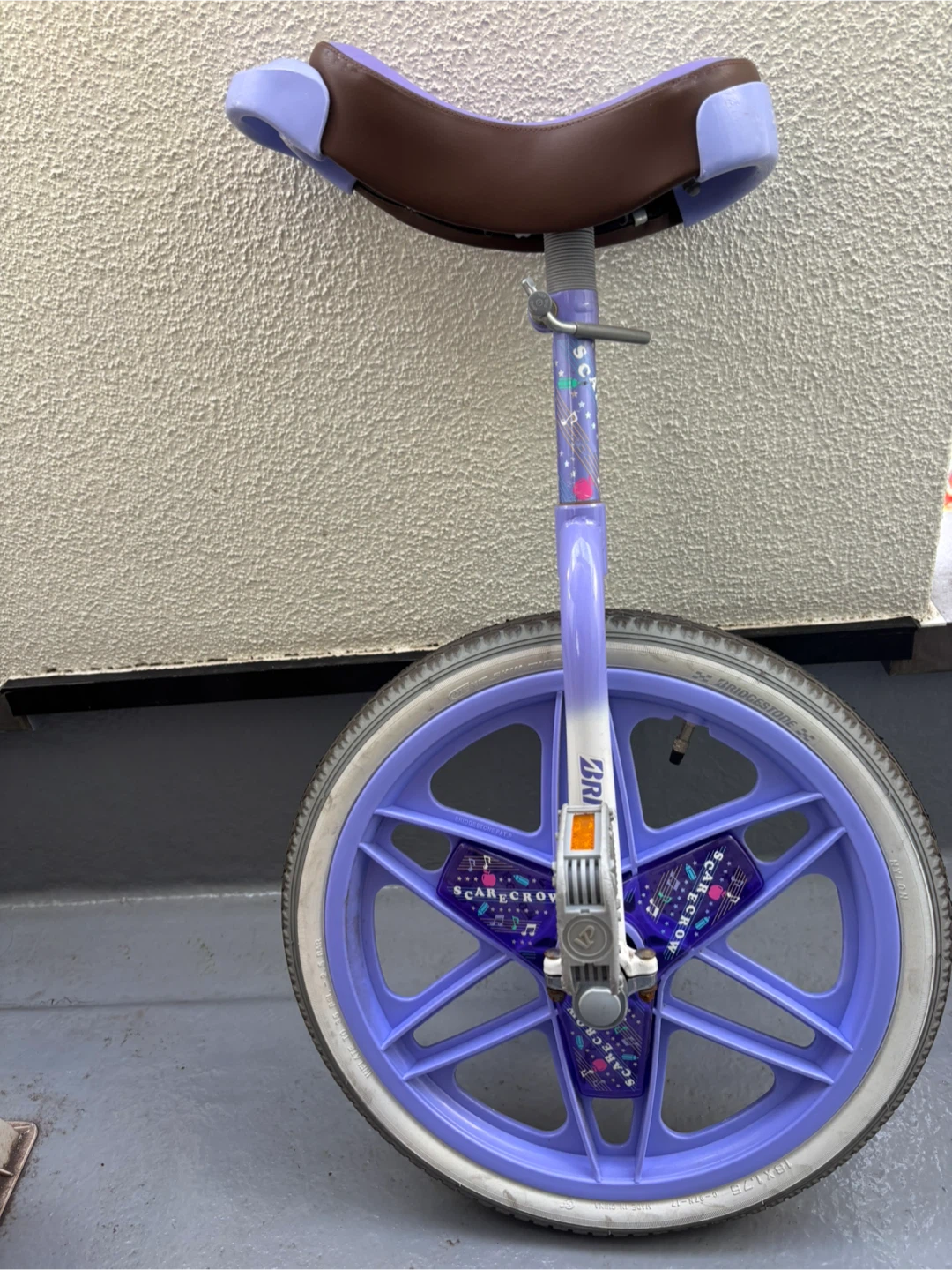 ブリヂストン 一輪車 スケアクロウ 18インチ パープルの写真2枚目
