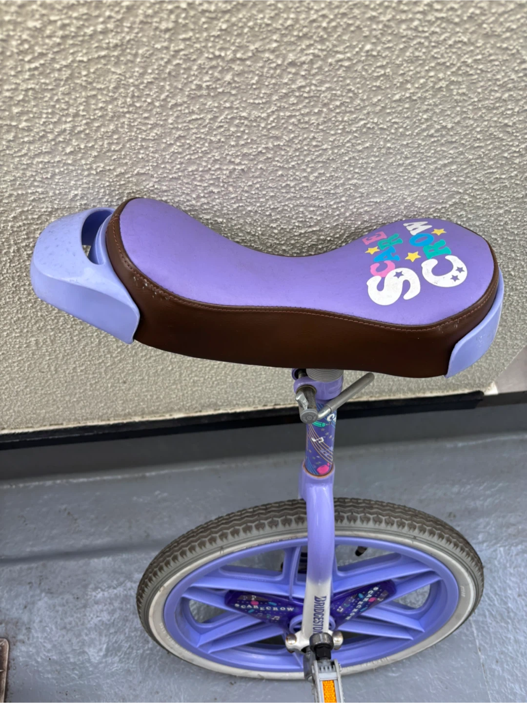 ブリヂストン 一輪車 スケアクロウ 18インチ パープルの写真3枚目