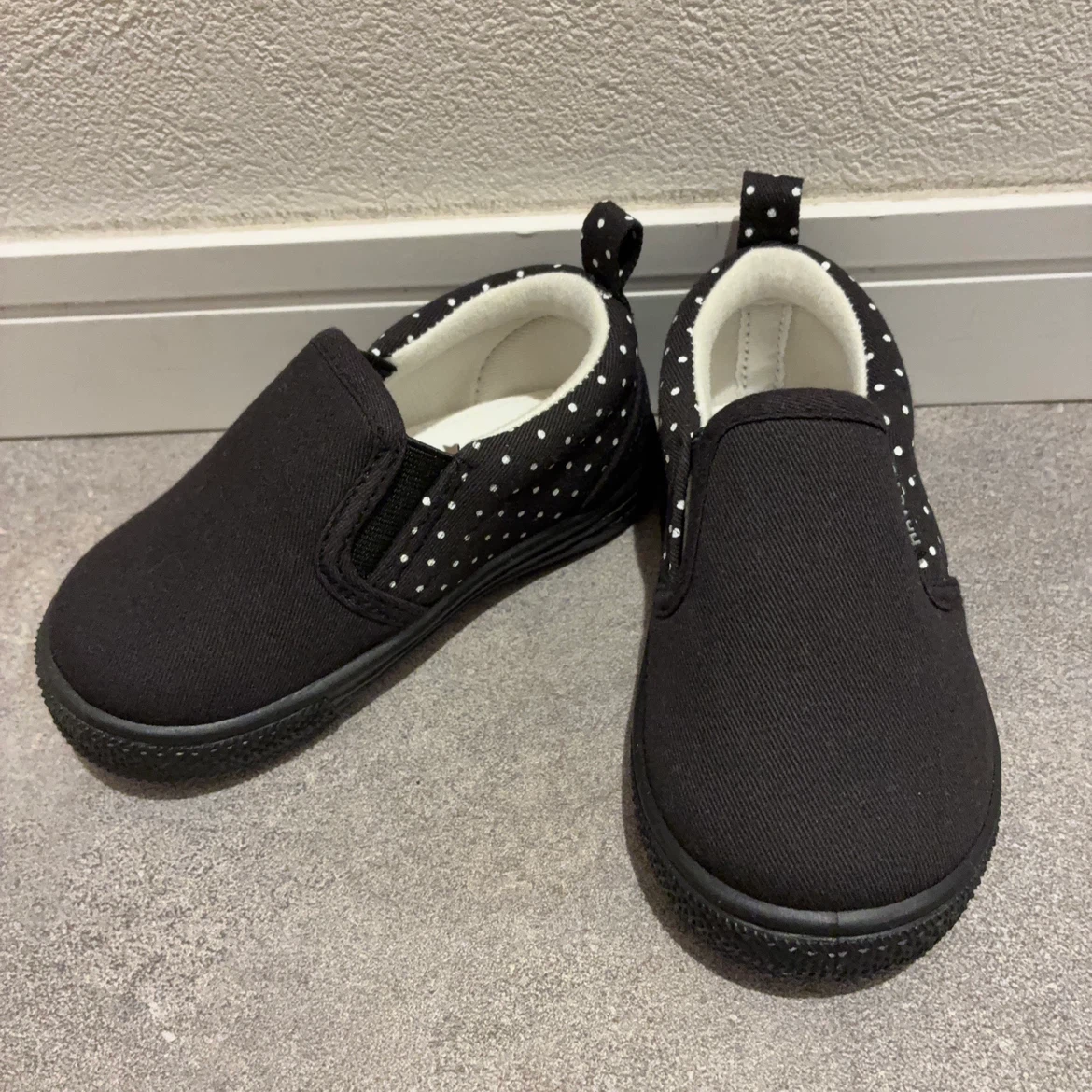 子供用スニーカー 14cm ブラック ドット柄
