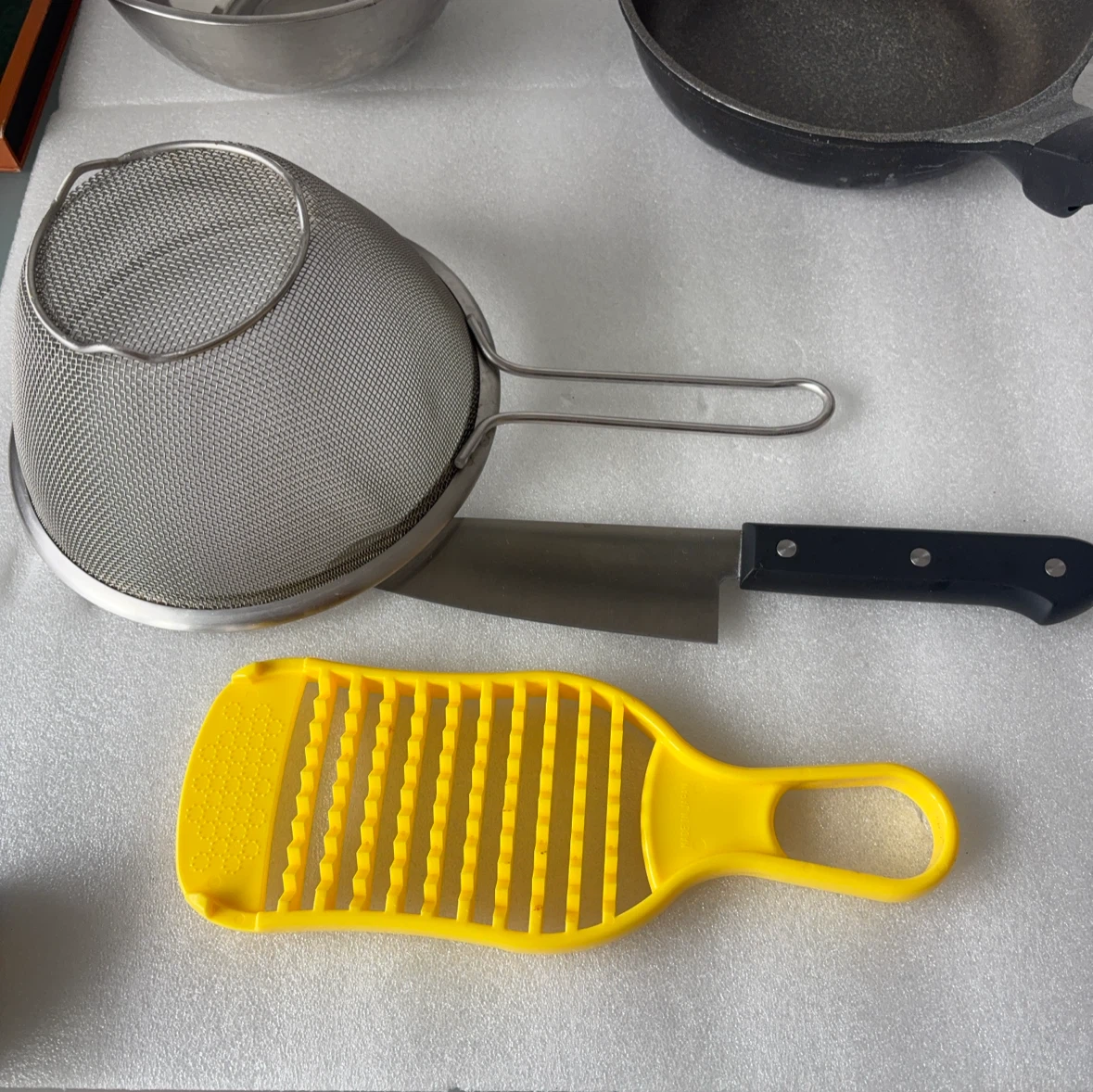 調理器具 5点セット フライパン・ボウル・ザル・包丁・おろし器の写真2枚目
