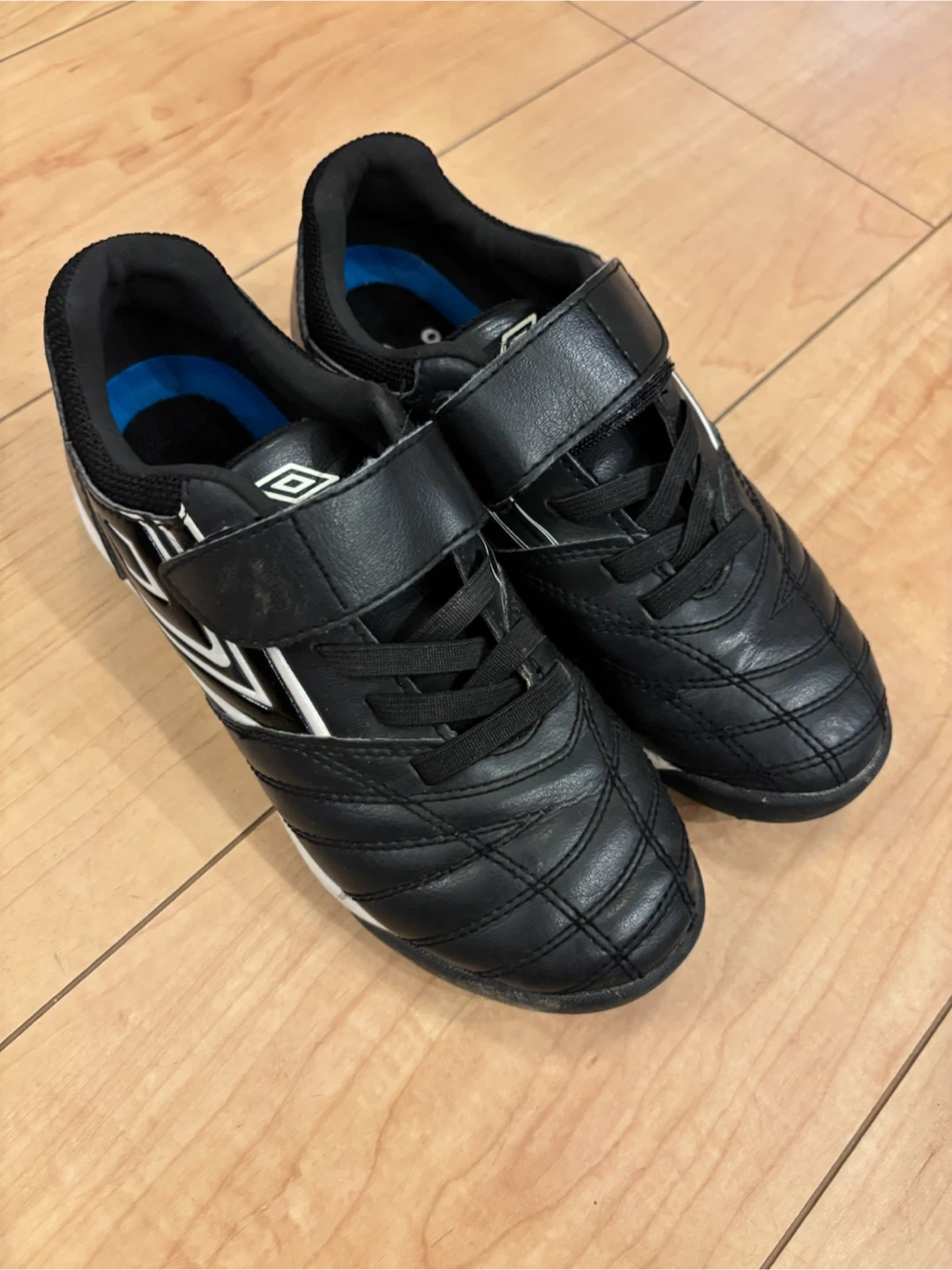 アンブロ サッカートレーニングシューズ 19cmの写真2枚目