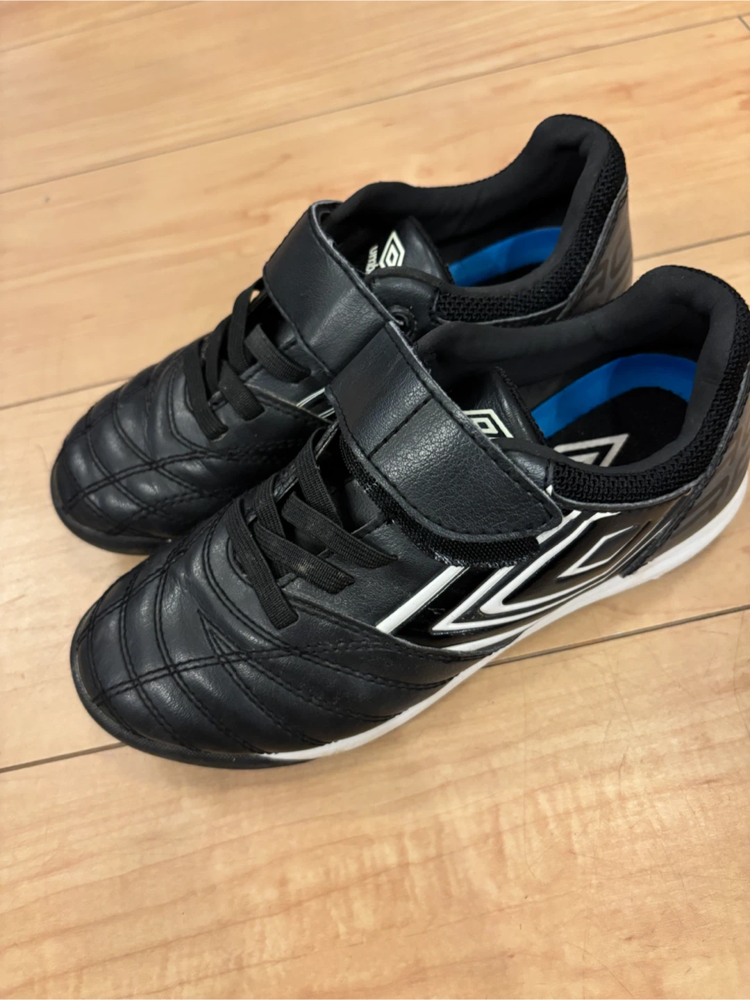 アンブロ サッカートレーニングシューズ 19cmの写真3枚目