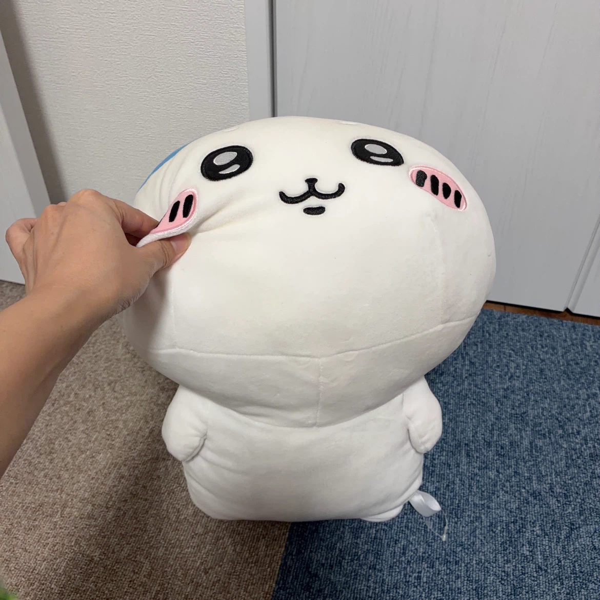 ちいかわ ハチワレ ぬいぐるみ 大の写真2枚目