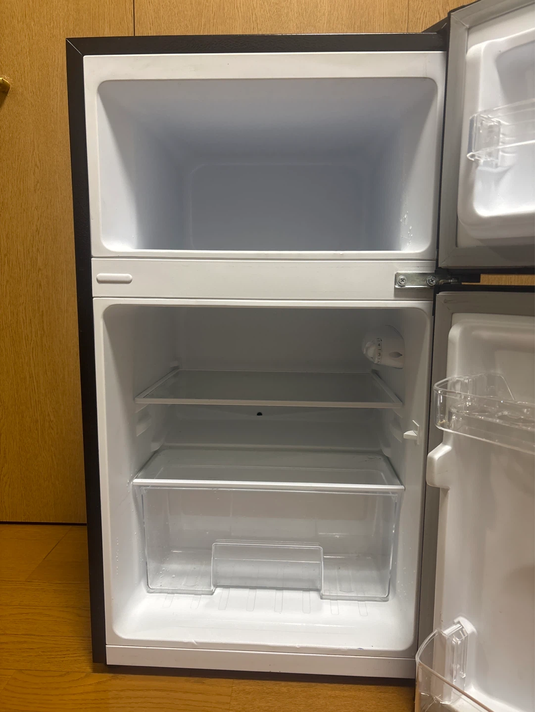 アイリスオーヤマ 冷蔵庫 PRC-B092D-B 87L 2023年製の写真3枚目