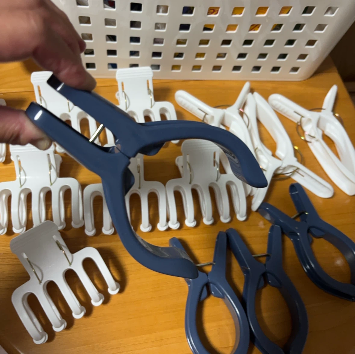 洗濯用クリップ 洗濯バサミ まとめ売り ホワイト/ブルーの写真2枚目