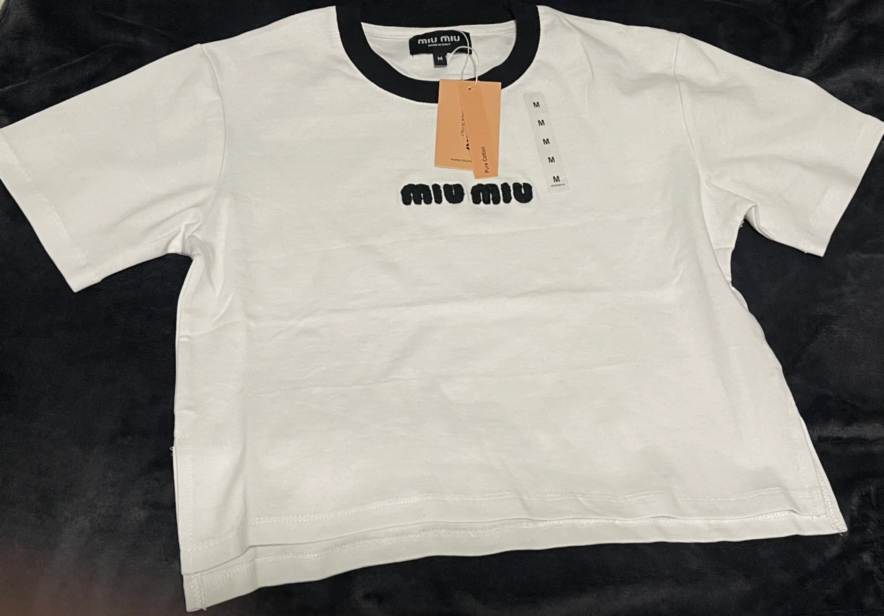 ミュウミュウ Tシャツ 白 Mサイズの写真2枚目