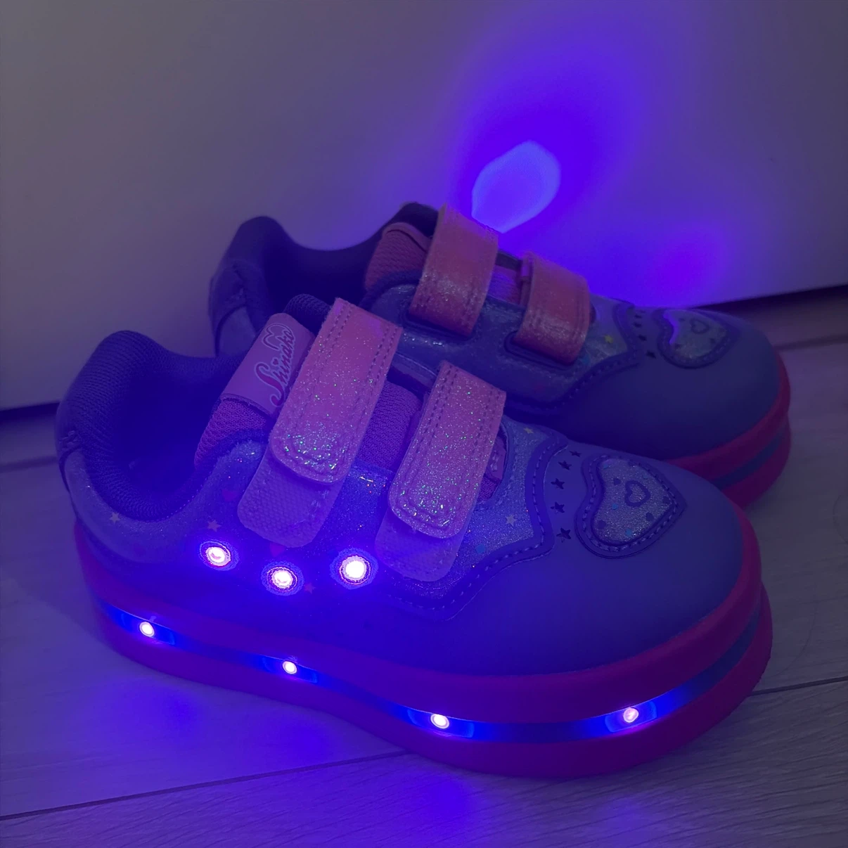 しなこ LED光るスニーカー パープル 17cmの写真4枚目