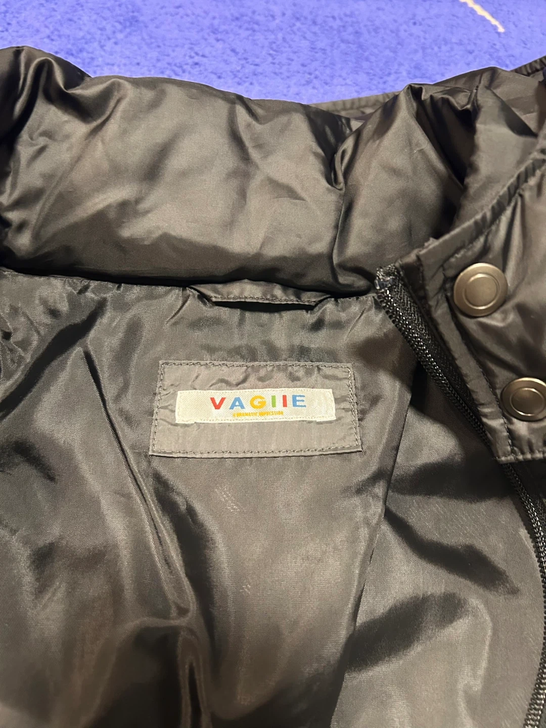 【美品★2WAY】VAGIIE バジエ フード付き ダウンジャケット 黒 46 (M)の写真3枚目