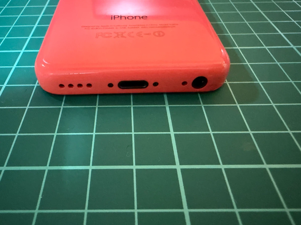アップル iPhone 5c 16GB ピンクの写真3枚目
