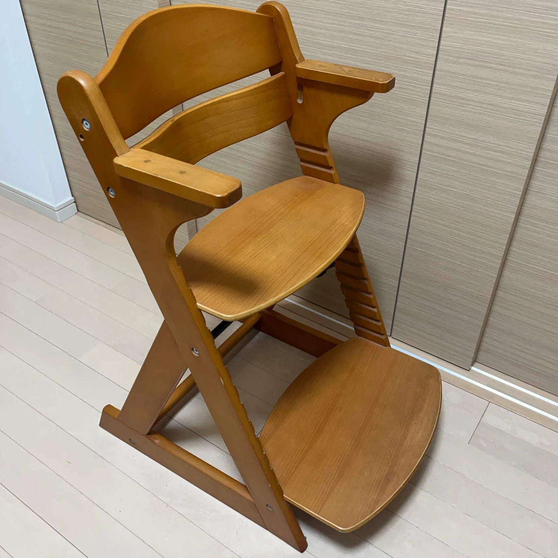 木製キッズチェア 高さ調節可能