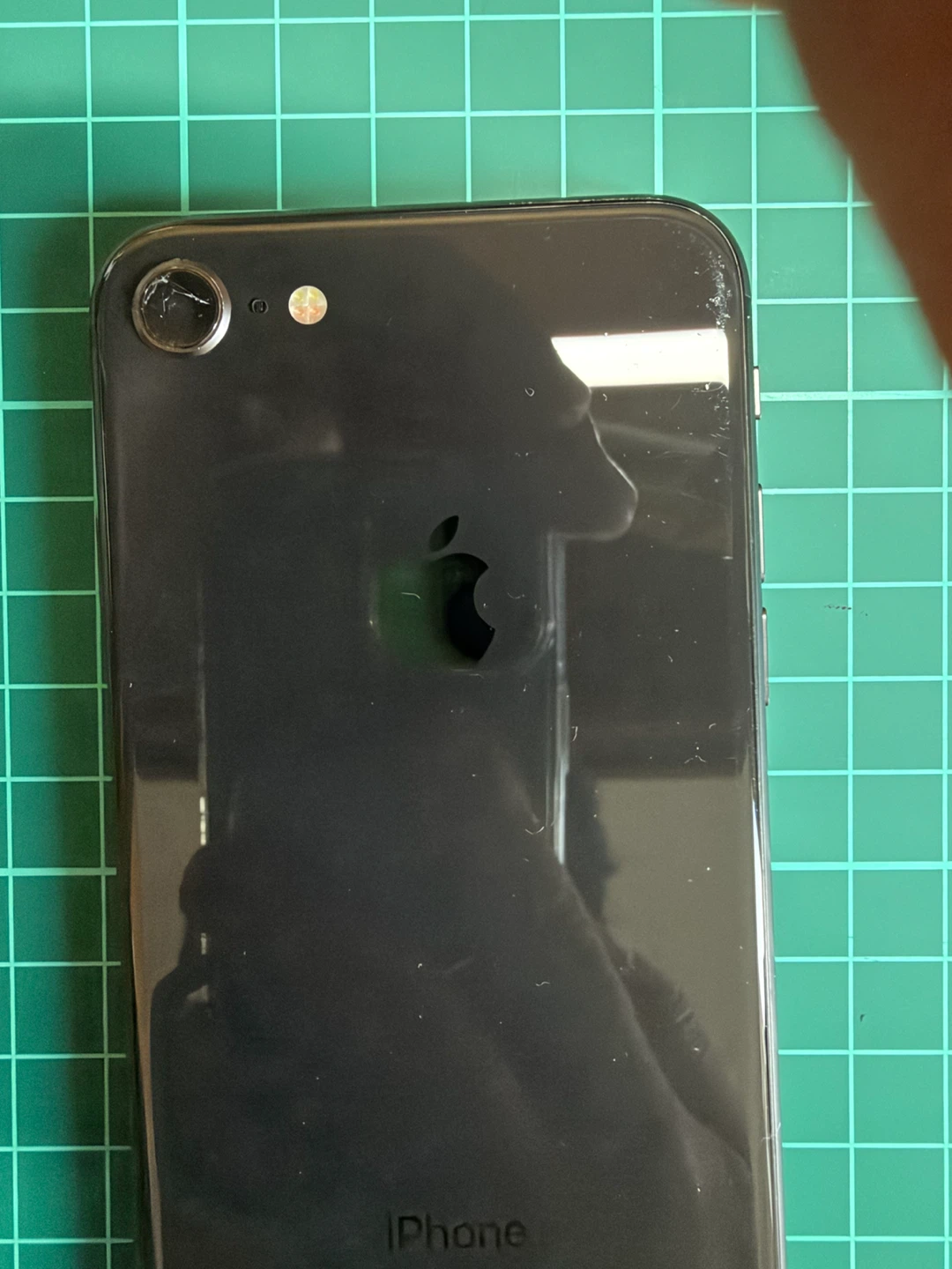 アップル iPhone 8 64GB ブラックの写真3枚目