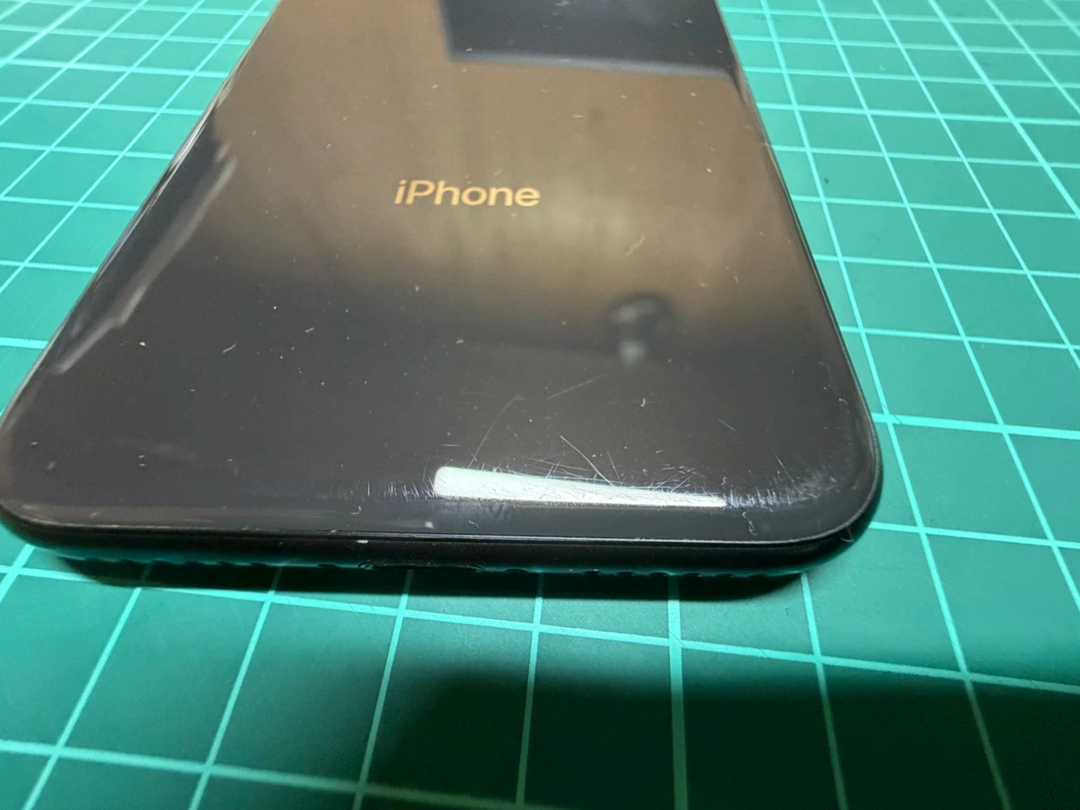 アップル iPhone 8 64GB ブラックの写真4枚目