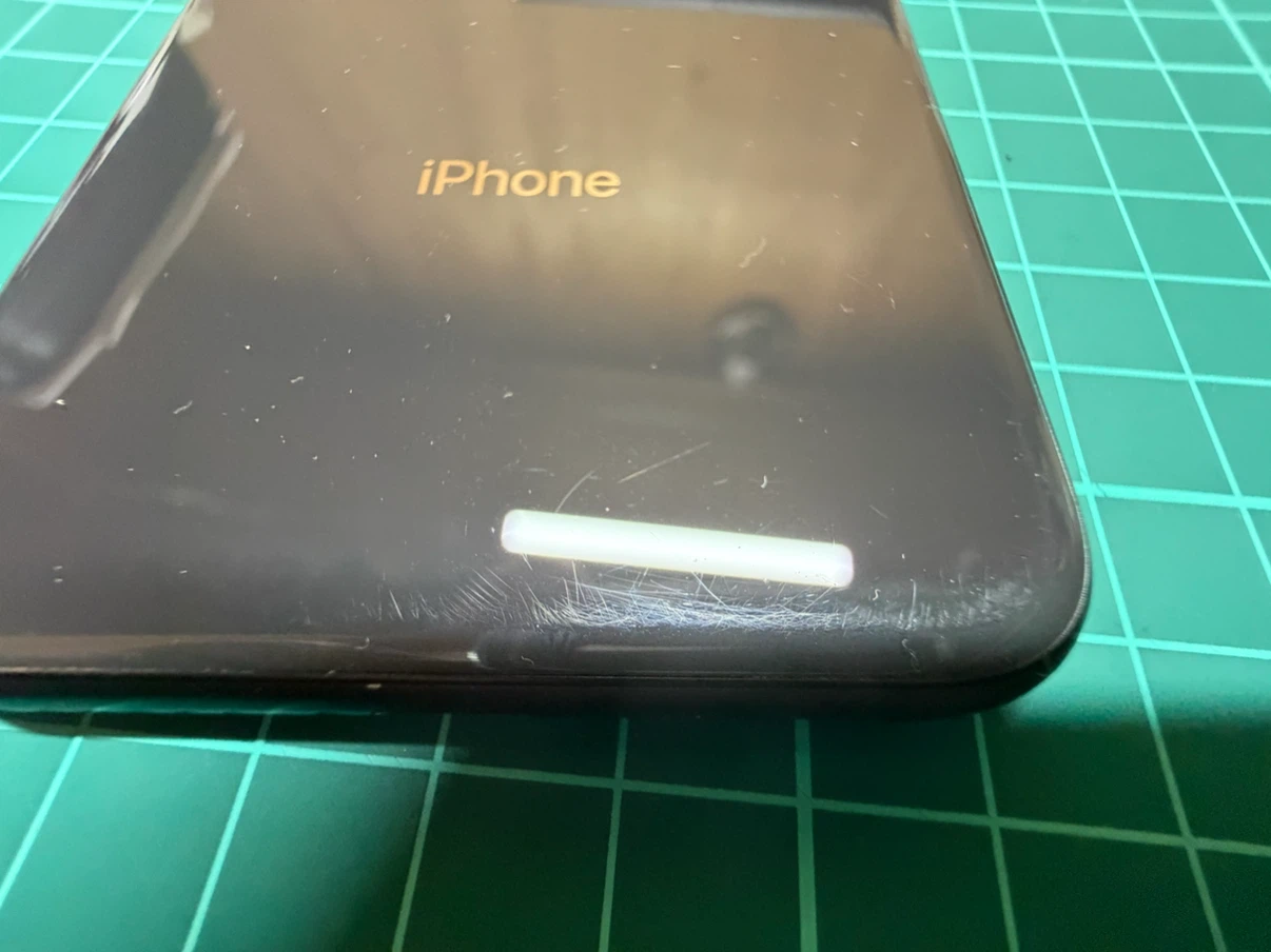 アップル iPhone 8 64GB ブラックの写真5枚目