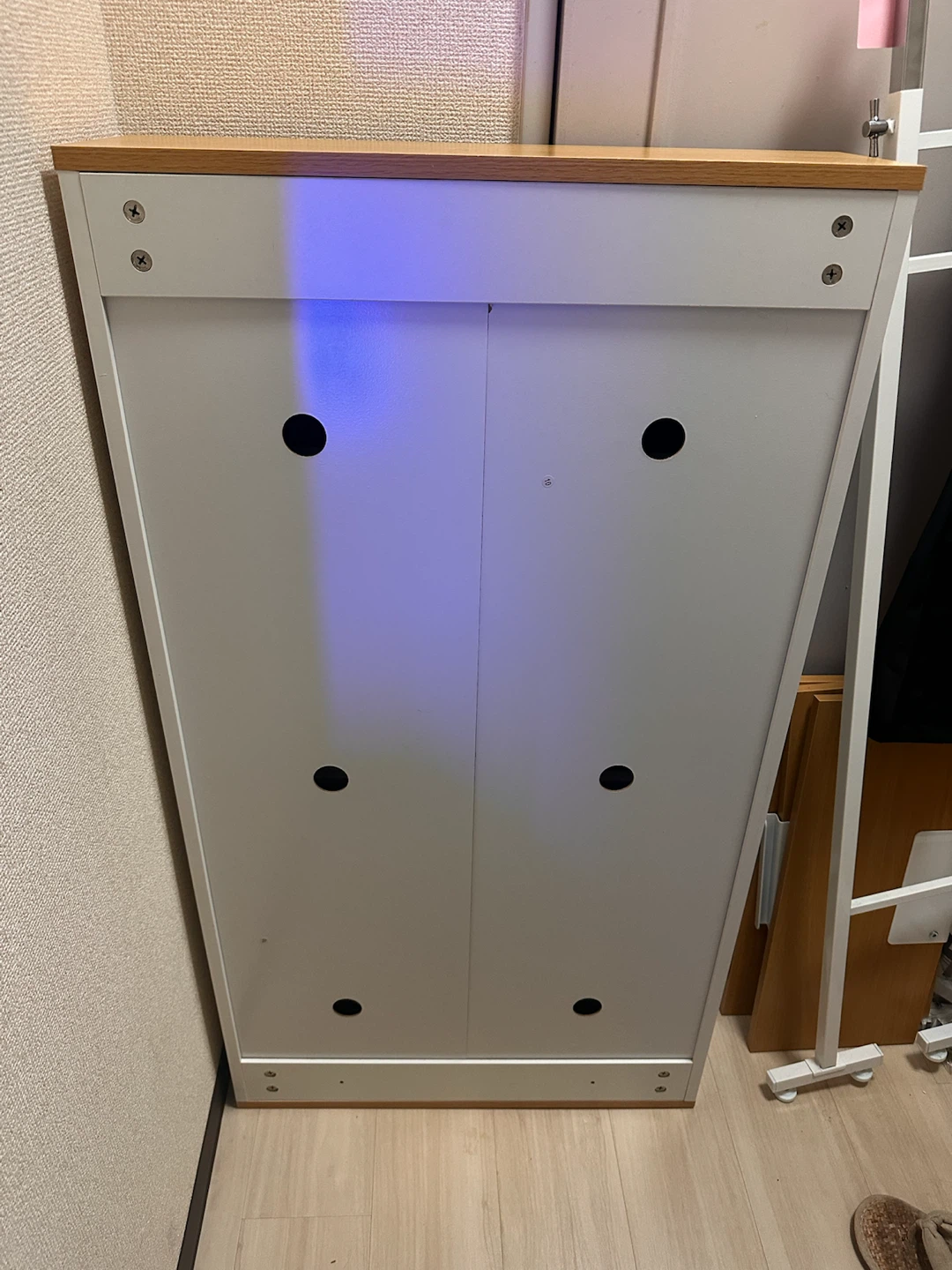 スリム下駄箱 フラップ式3段 薄型17cm ホワイト×木目の写真3枚目