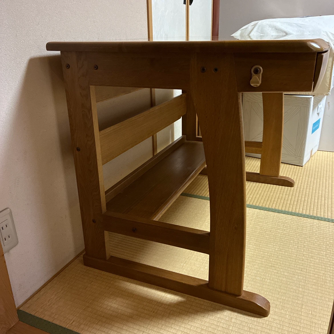 天然杢ナラ材　学習机　10月末終了　大倉山の写真3枚目