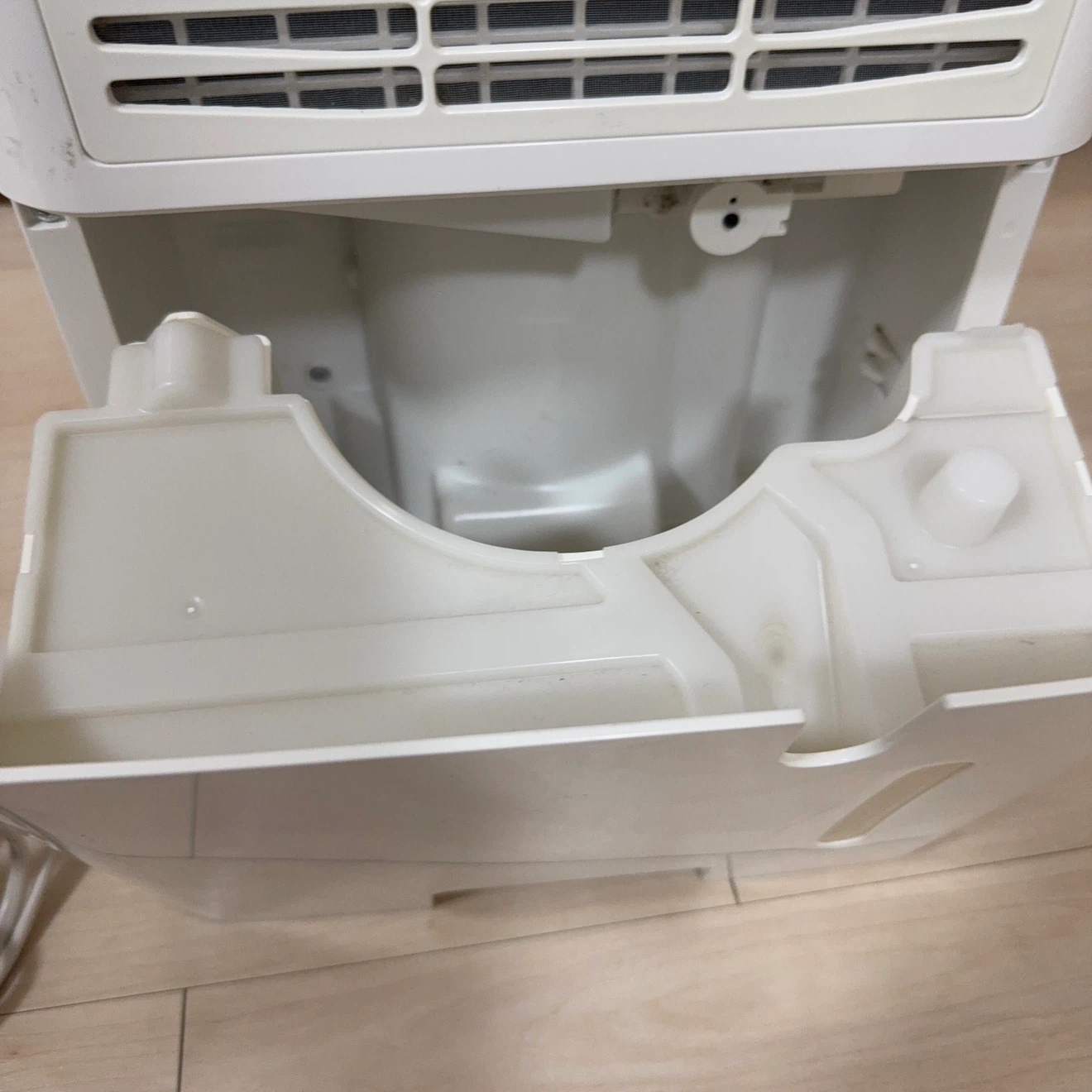 ベルソス コンプレッサー式除湿機 AR-30HCの写真4枚目
