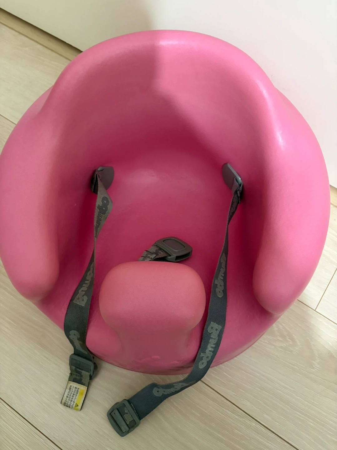 バンボ ベビーソファ ピンク ベルト付きの写真2枚目