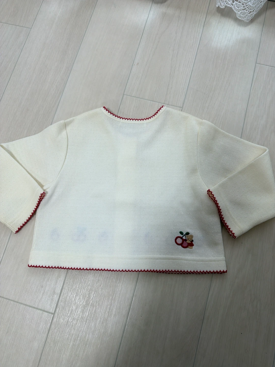 新品未使用☆ファミリア さくらんぼ カーディガン 80cmの写真4枚目
