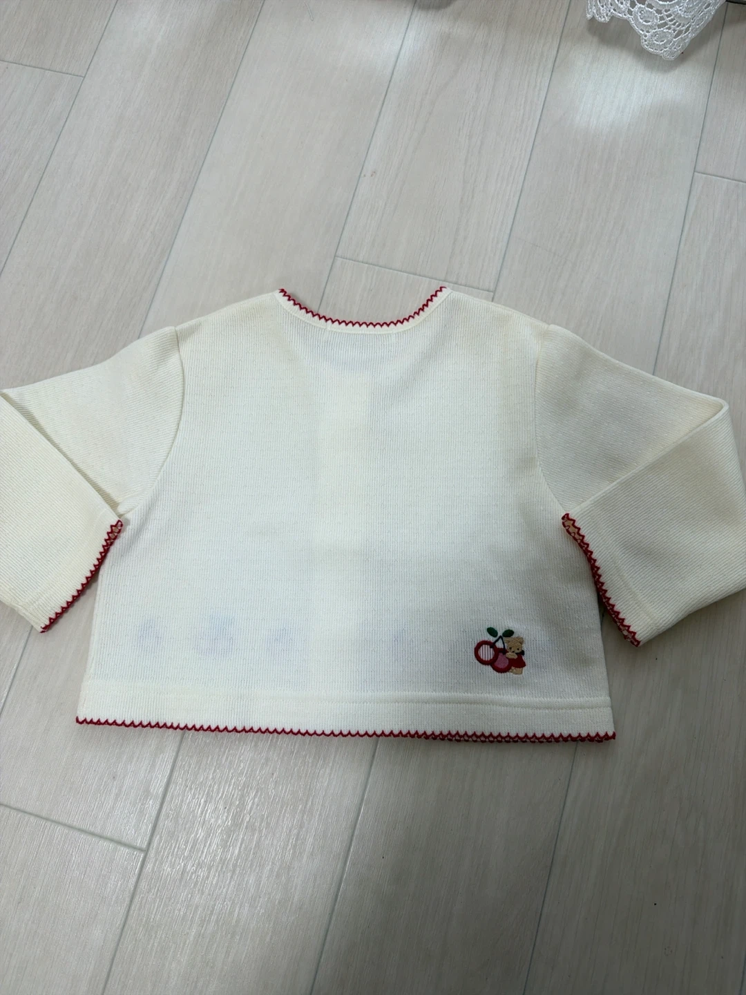 新品未使用☆ファミリア さくらんぼ カーディガン 80cmの写真4枚目