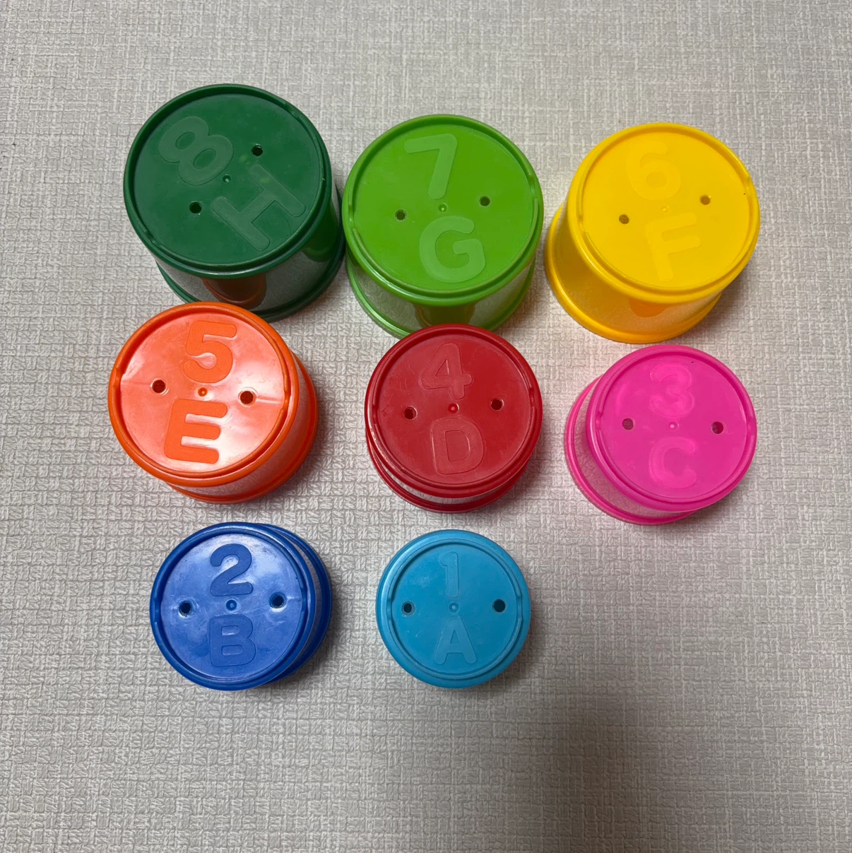 スタッキングカップ 知育玩具 数字 アルファベットの写真2枚目
