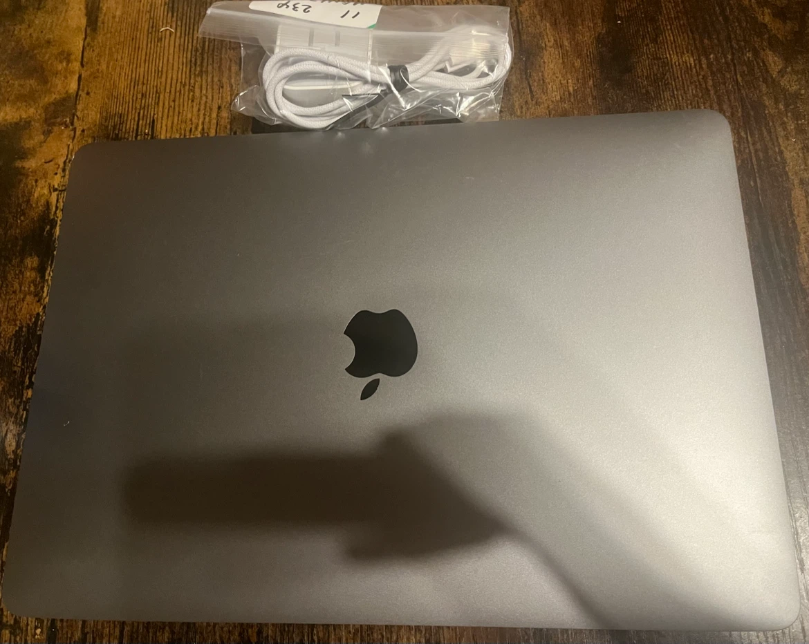 MacBook air 2020 8GB 256GB ACアダプター付属  バッテリー容量100%